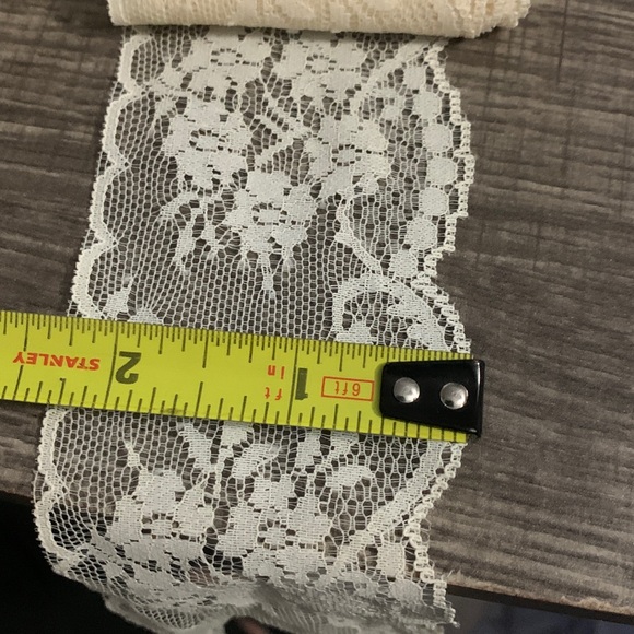 46 Yards of Assorted Flat Lace Fabric Bundle - Picture 6 of 9